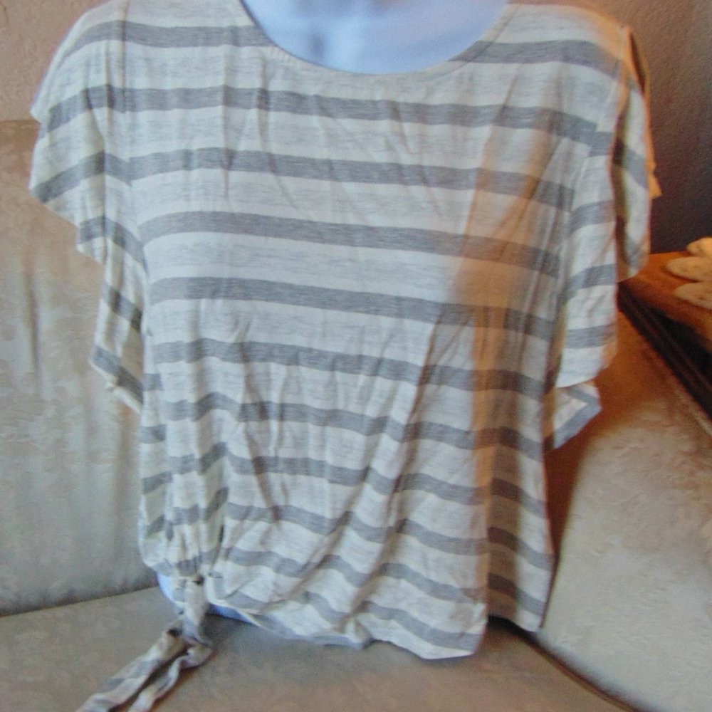 Trend Factory Cream & Gray Striped Butterfly Top